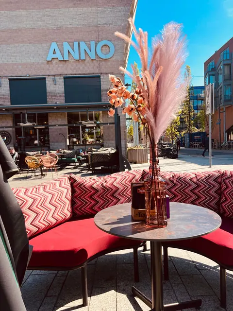 Het terras van ANNO aan de Grote Markt in Almere